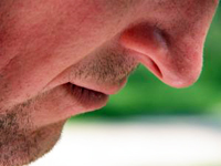 Bei länger anhaltenden Riechstörungen sind möglicherweise degenerative Erkrankungen des Nervensystems wie Parkinson oder Alzheimer die Ursachen (Foto: stock.xchng 479082)