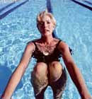 Frau schwimmende Frau