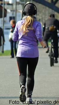 Joggen - auch wenn es nur fünf bis zehn Minuten am Tag sind - hilft der Gesundheit enorm (Foto: Lupo/ pixelio.de) Joggen - auch wenn es nur fünf bis zehn Minuten am Tag sind - hilft der Gesundheit enorm (Foto: Lupo/ pixelio.de)