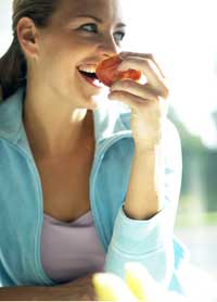 Die in Äpfeln enthaltenen Polyphenole können einer Krebserkrankung vorbeugen, in dem sie Krebszellen an der Vermehrung hindern. Foto: DAK/Hanuschke +Schneider