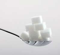 Wir verzehren fast alle viel zu viel Zucker und das schadet dem Herzen und unseren Gefäßen (Foto: Thomas Siepmann  / pixelio.de)