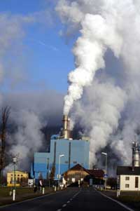 Nicht nur industrielle Abgase verpesten unsere Luft und sorgen damit für weltweit rund 7 Mio. Tote durch Luftverschmutzung (Foto: Günter Havlena/ pixelio.de)